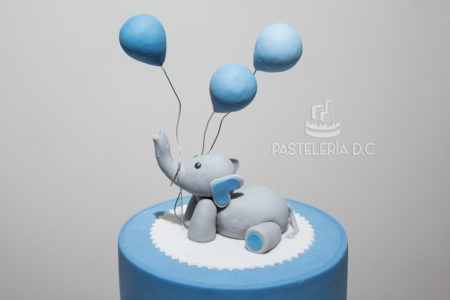 Topper figura Elefante bebé con globos bombas Ponqué Pastel Torta personalizada en Bogotá