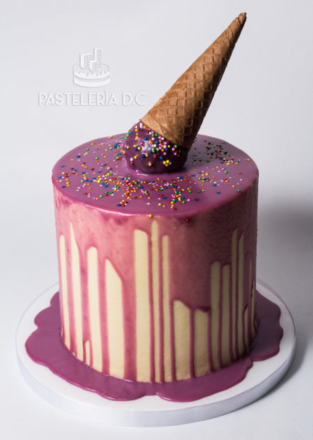Ponqué Pastel Torta personalizada en Bogotá Drip cake Helado