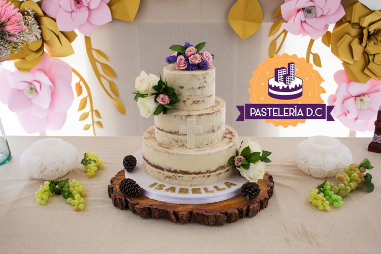 Ponqué Pastel Torta personalizada en Bogotá Semi naked Cake Primera Comunión con Cruz y flores